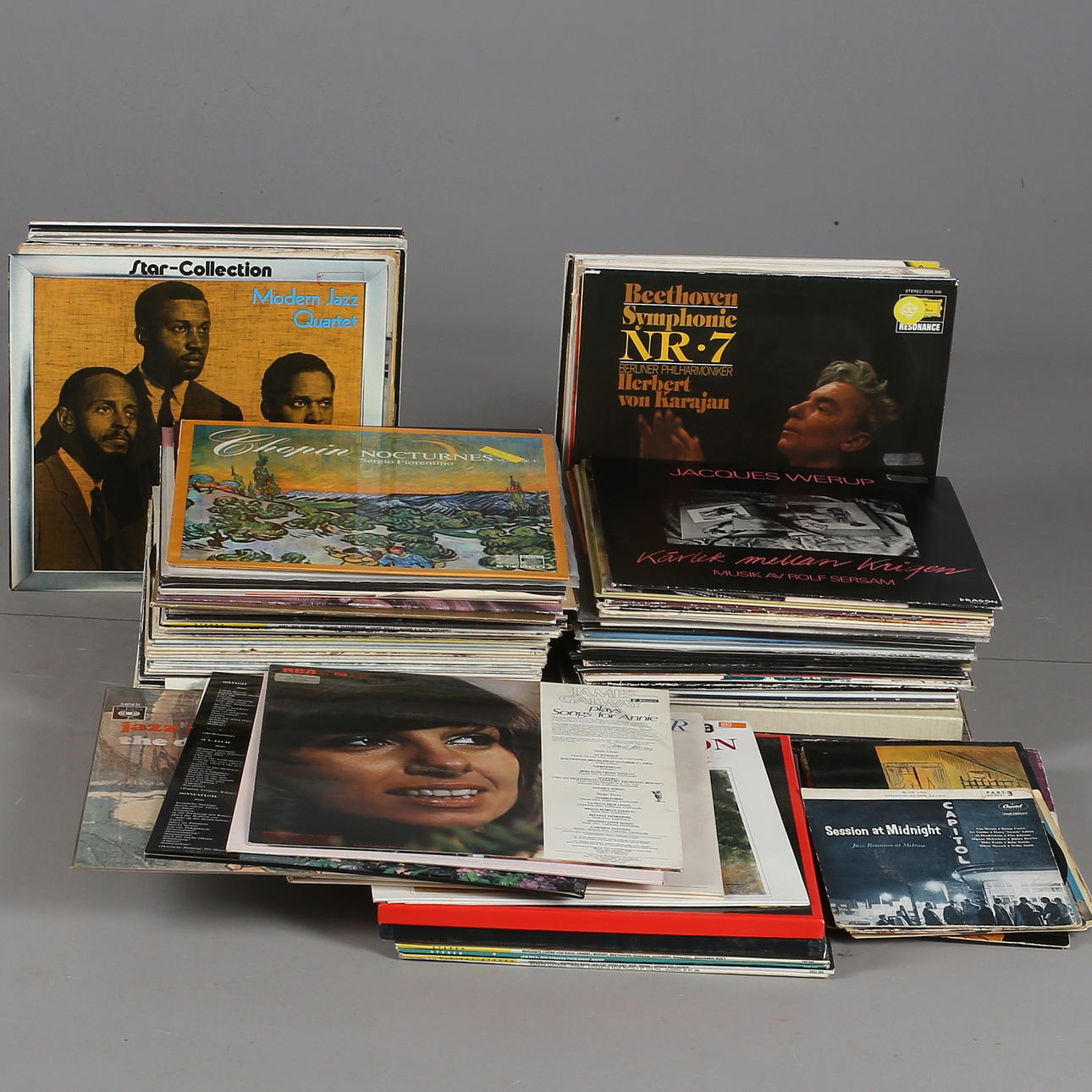 PARTI, LP/EP/Singlar skivor, ca 150 st, i flyttkartong, klassiskt/modernt/Jazz.