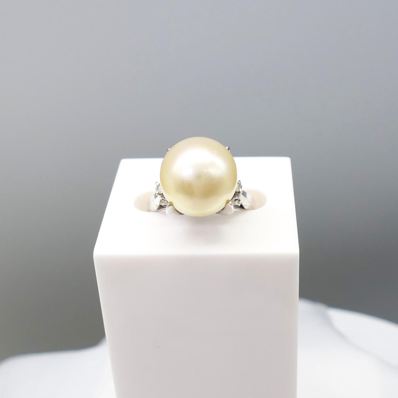 PLATINUM PEARL & DIAMOND ring.