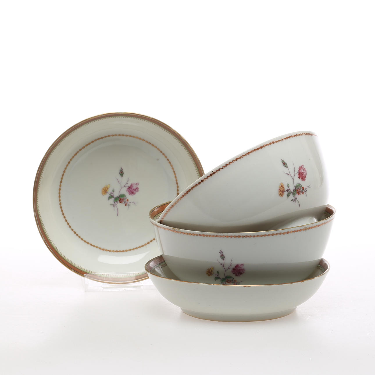 SKÅLAR samt FAT, 4 delar, kompaniporslin, Kina, 1700-tal.