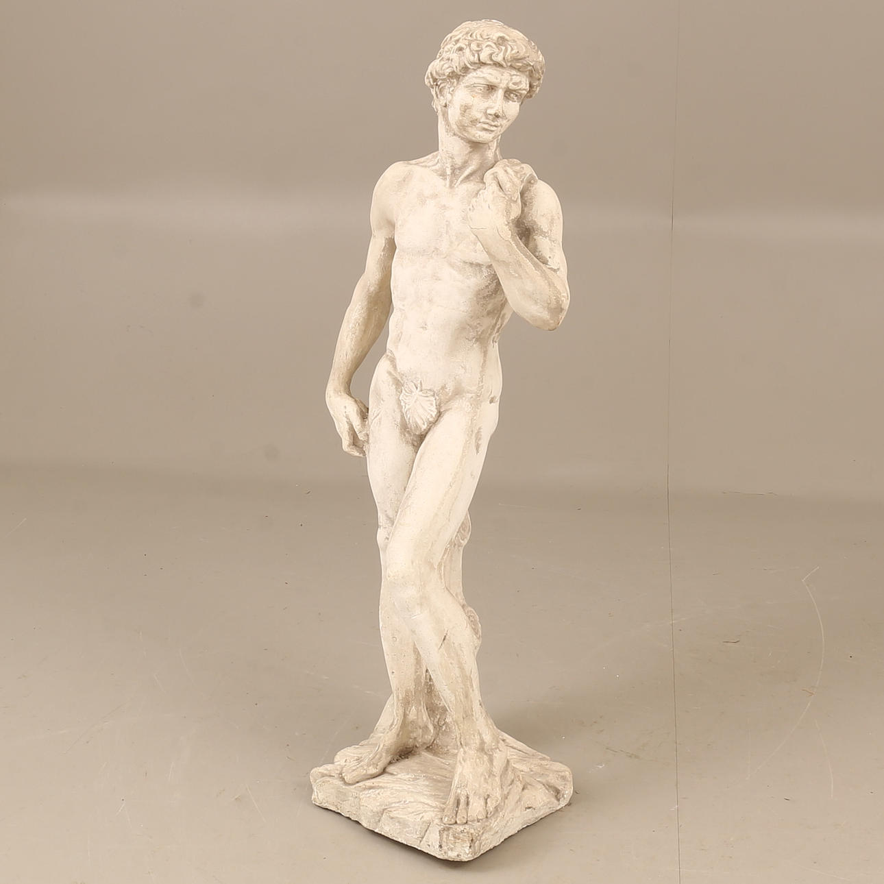 TRÄDGÅRDSSKULPTUR, konstmassa, "David" efter Michelangelo.