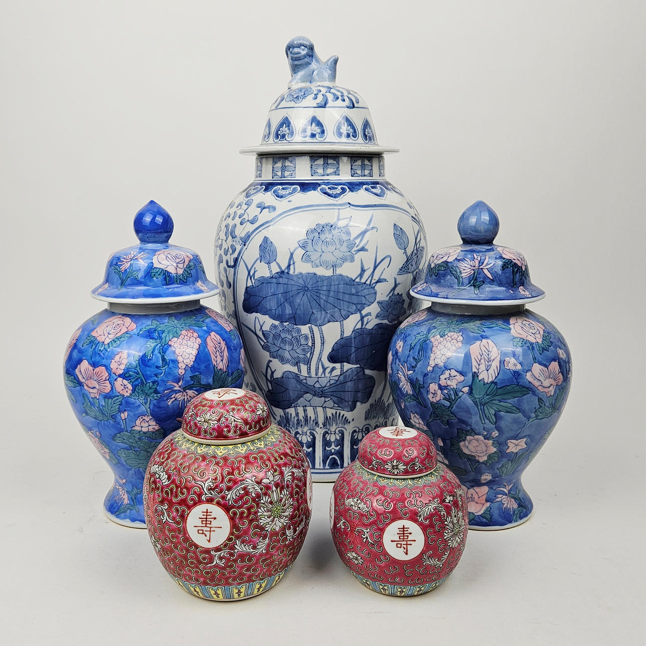 ORIENTALISKT PORSLIN, 5 delar, 1900-tal.