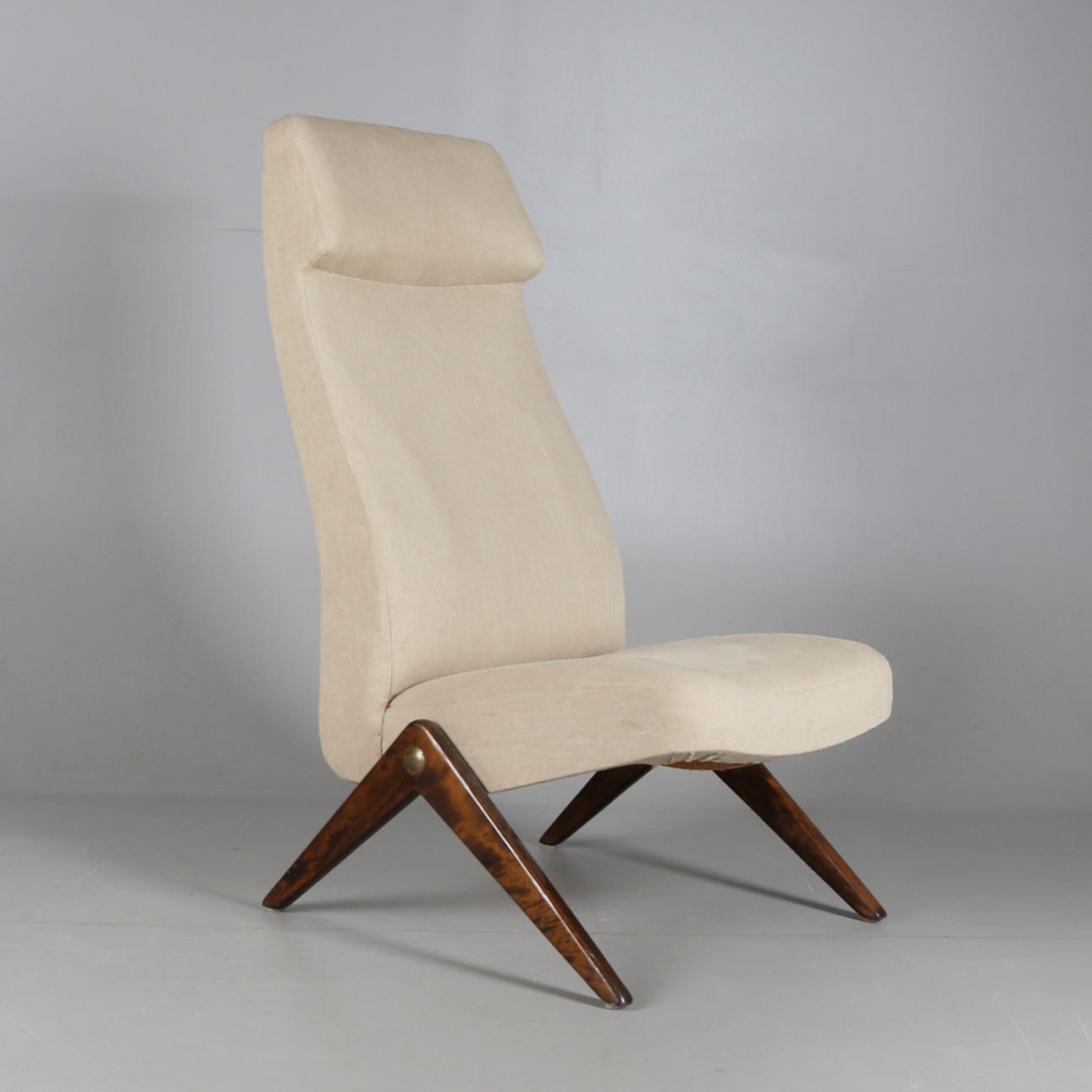 BENGT RUDA. FÅTÖLJ, "Domstolsfåtöljen", Nordiska Kompaniet, "564-023", etikettmärkt, 1950-talet.