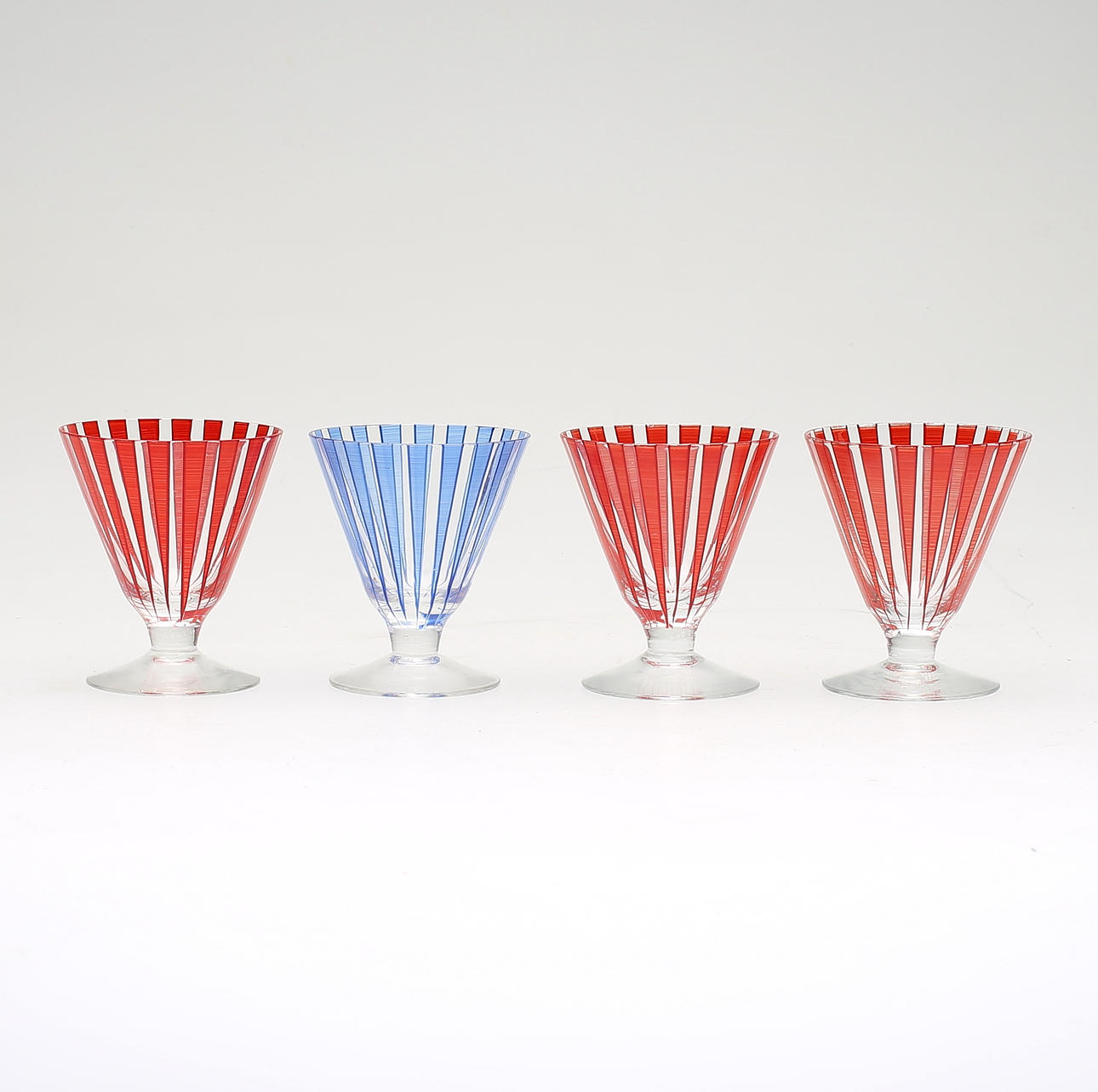 GLAS, 4 st, "Strikt", Bengt Orup, Johansfors.