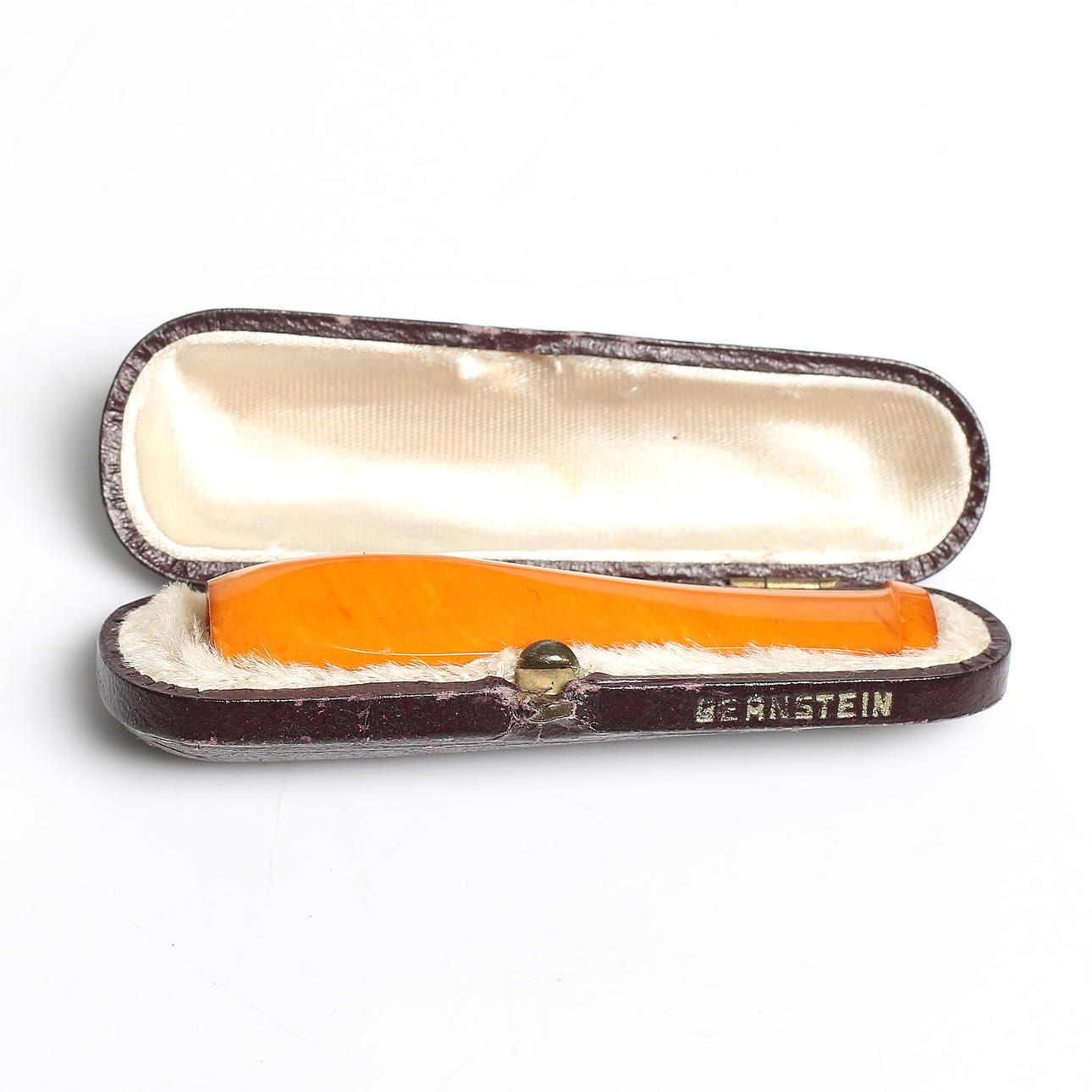 CIGARETTMUNSTYCKE i ETUI, bärnsten, 1900-talets första hälft.