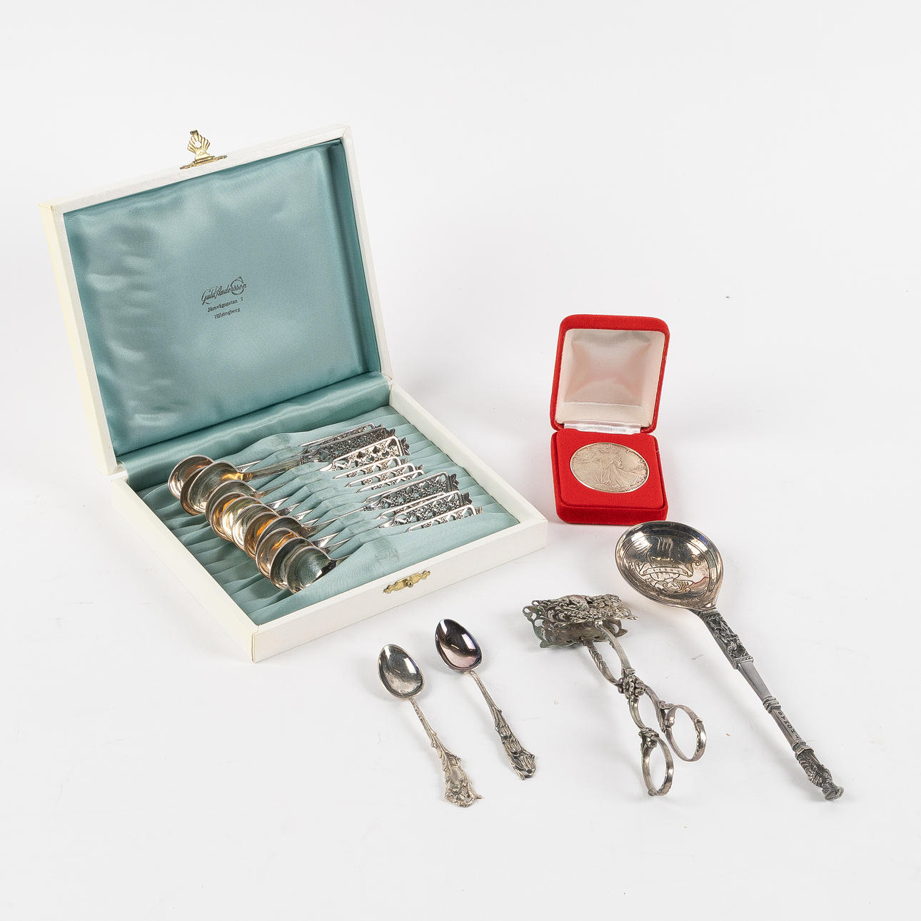 SAMLING SILVERFÖREMÅL, Bla. Sked David Andersen Norge, vikt ca325 gram.