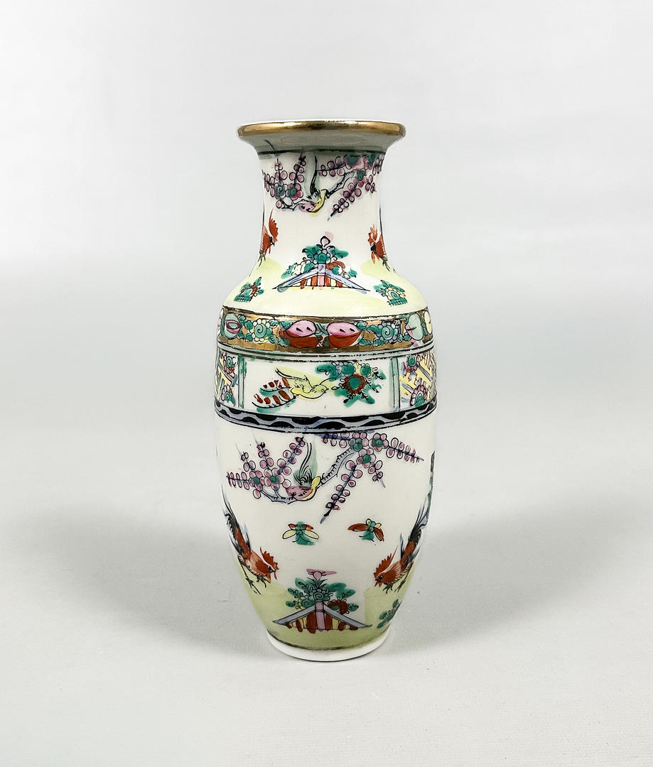 VAS, porslin, Kina, 18/1900-tal.