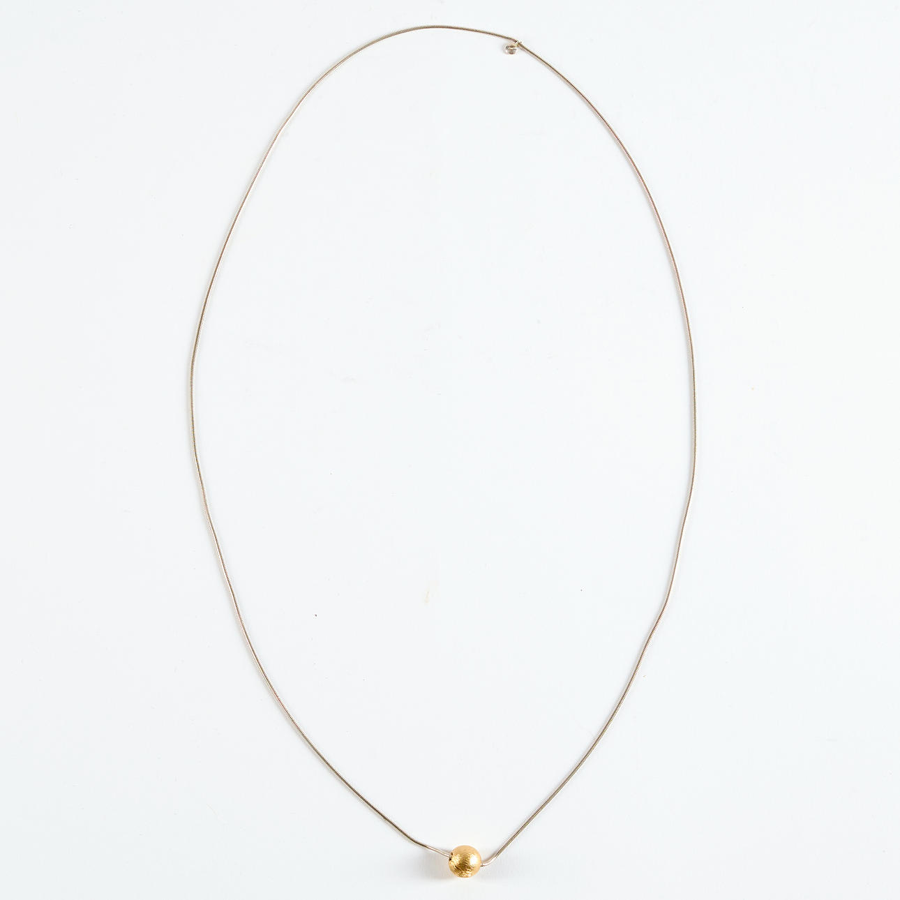 OLE LYNGGAARD. Collier, guld 18K och silver.