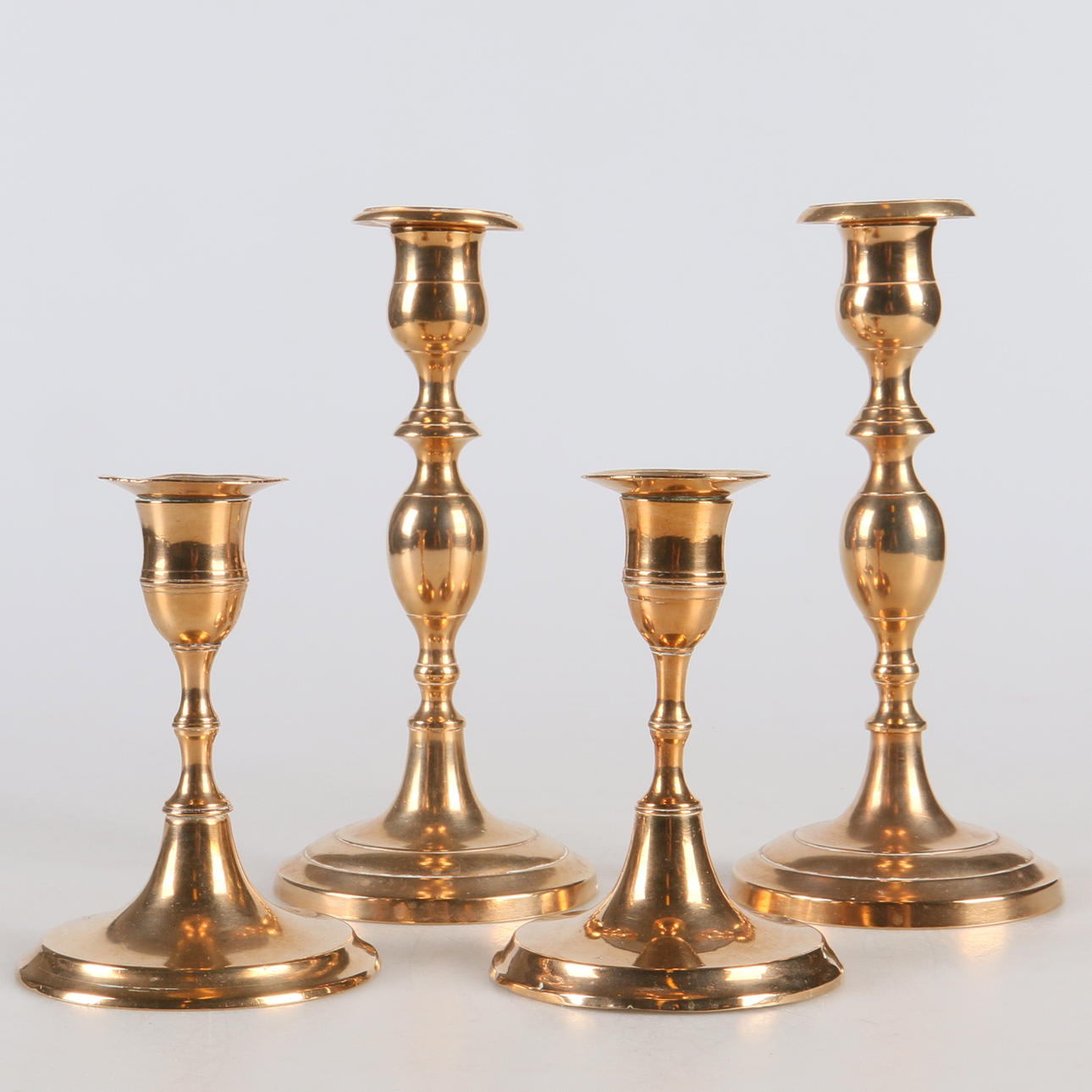 LJUSSTAKAR, två par, mässing, 1800/1900-tal.