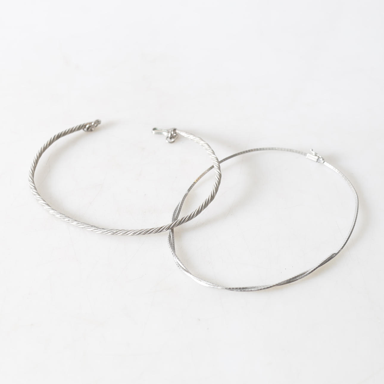 COLLIER, 2 st, silver, samtida. Totalvikt ca 55,5 gram.