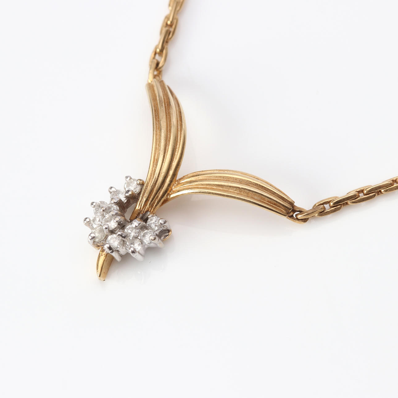GULDHALSSMYCKE 14K med diamanter.