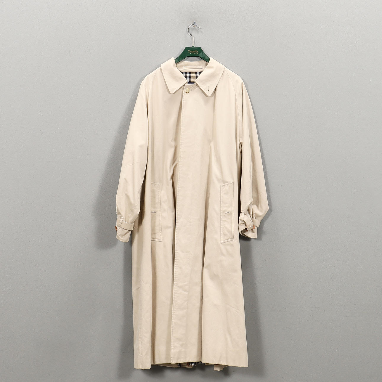 BURBERRY carcoat.