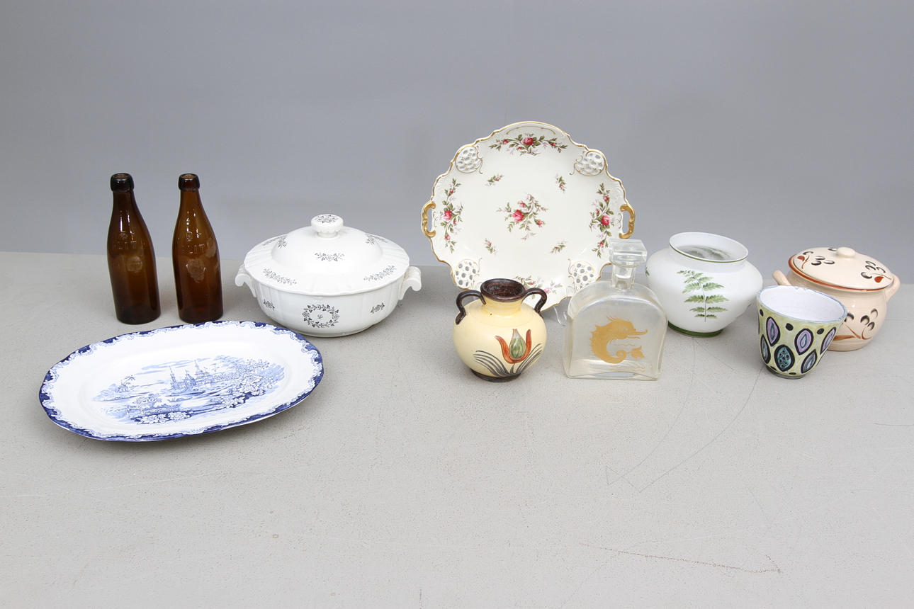 GLAS och KERAMIK, bl.a. Gustavsberg, Ekeby, Höganäs, Rosenthal, Rörstrand, "Fuga" Orrefors.
