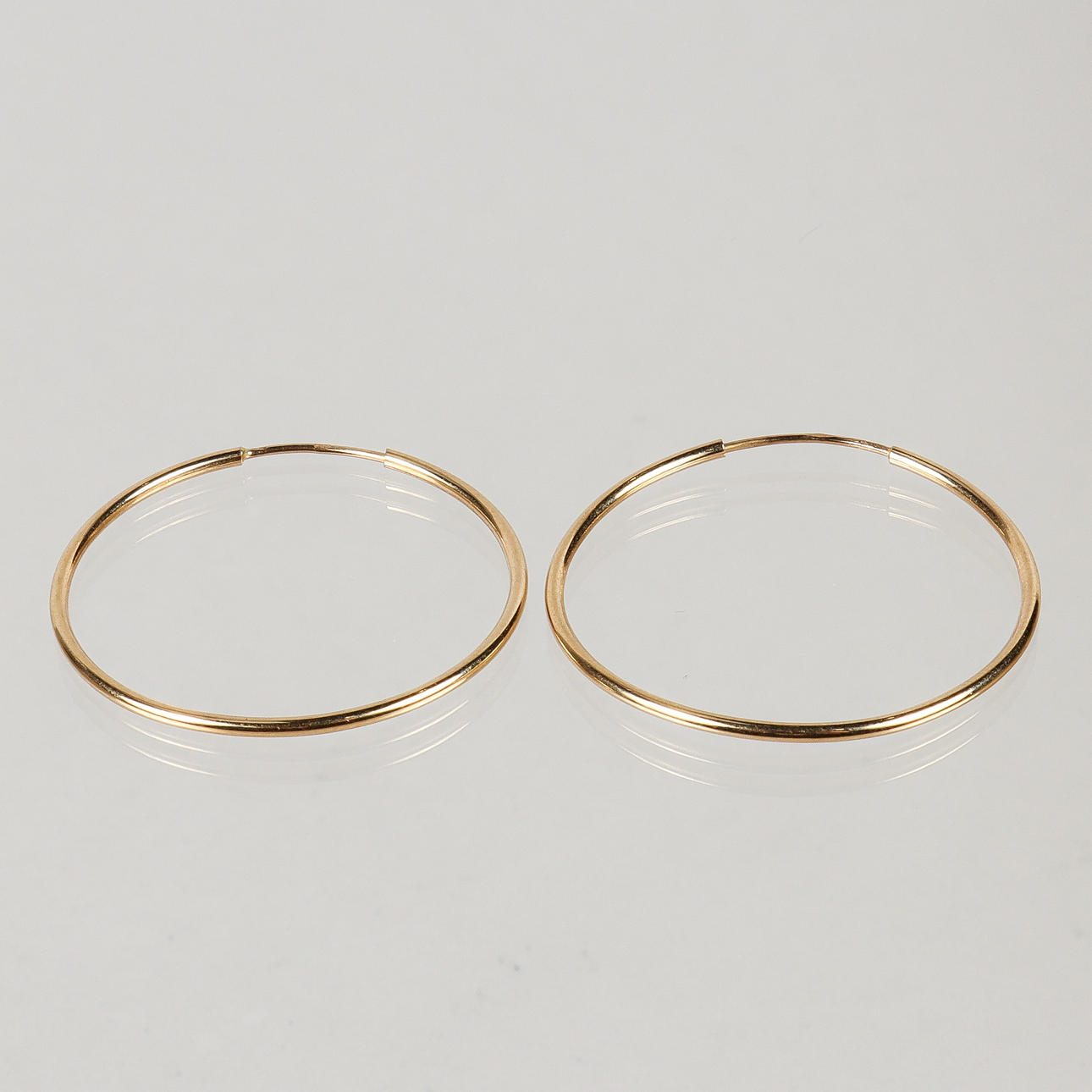 ÖRHÄNGEN ett par "Ringar", 18k guld.