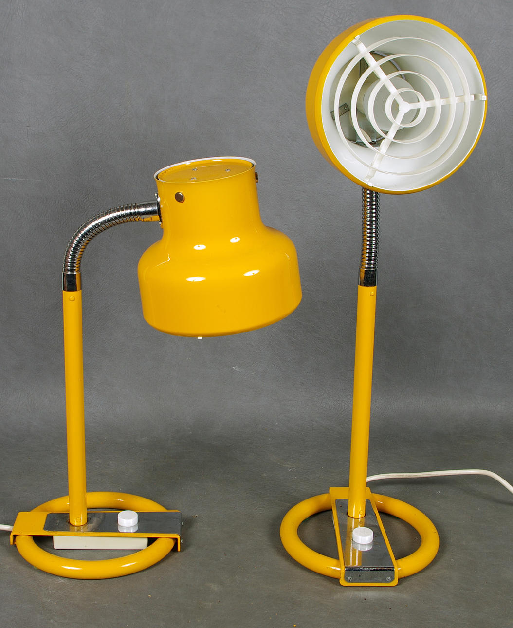 BORDSLAMPOR, 1 par, Bumling, lackerad plåt.