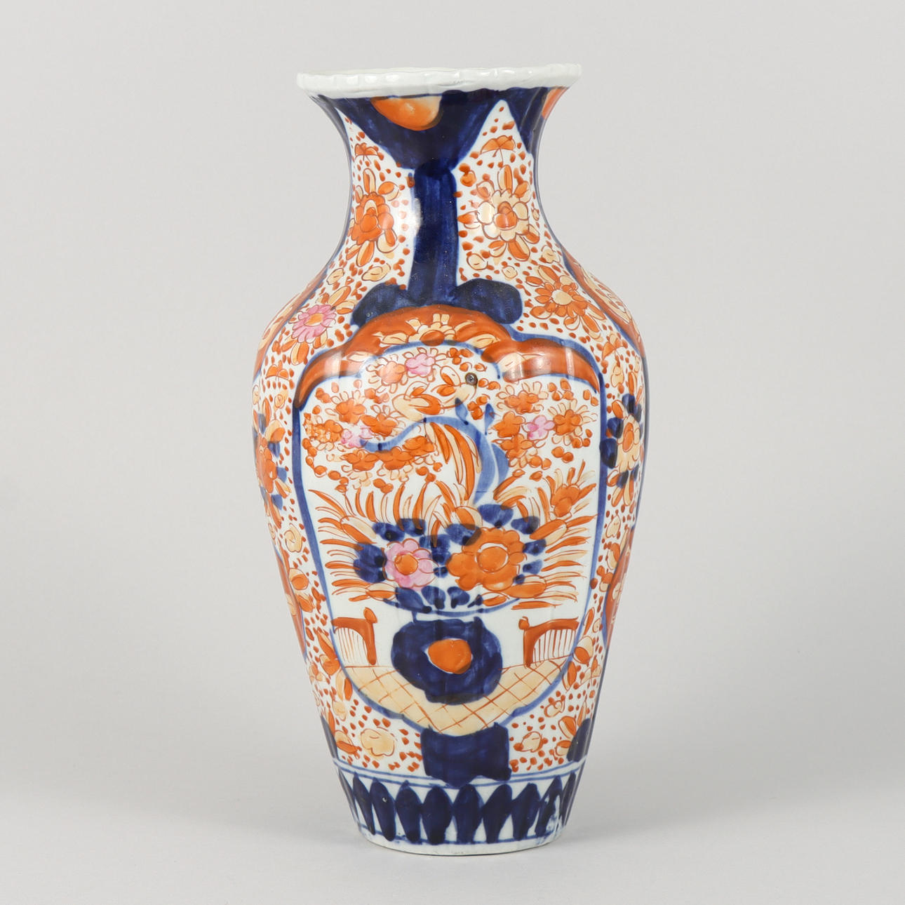 VAS porslin, Imari, Japan.