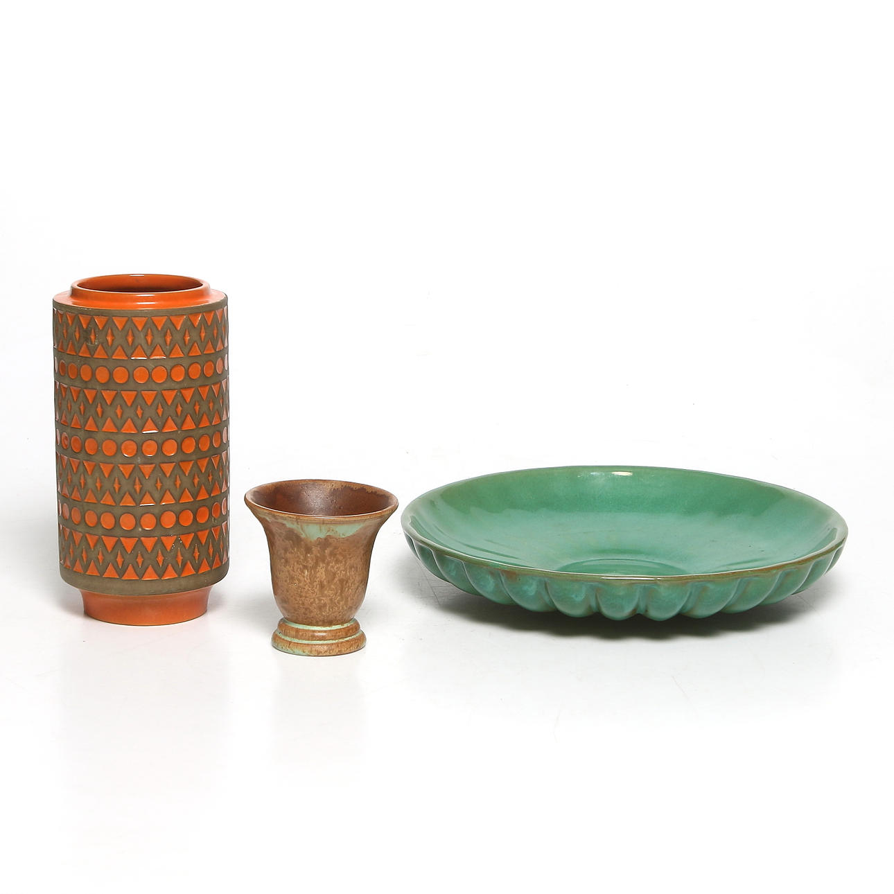 VASER och FAT, keramik, bl.a. Mari Simmulson, Upsala-Ekeby, 1900-talets mitt.