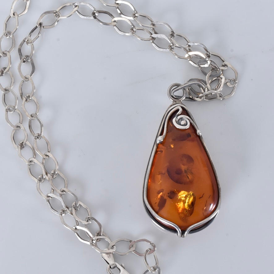 HALSBAND, sterlingsilver med bärnsten.