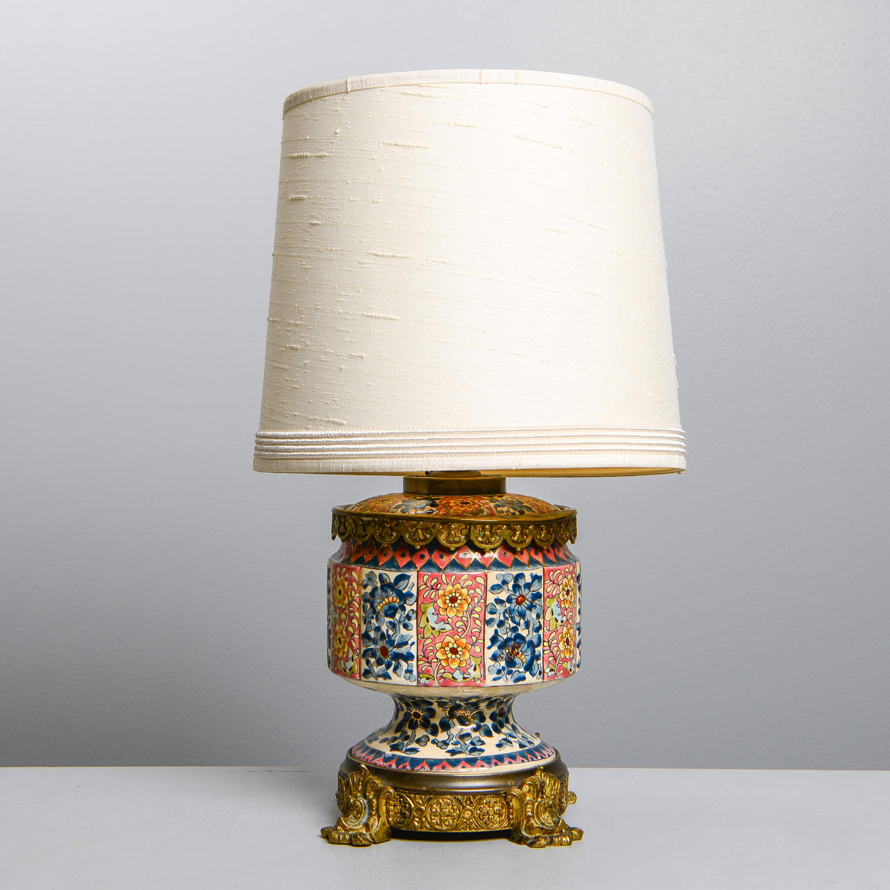 BORDSLAMPA, porslin, 1900-tal.
