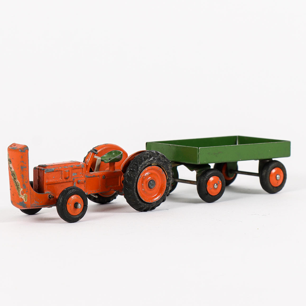TEKNO Traktor Massey Ferguson med flak.