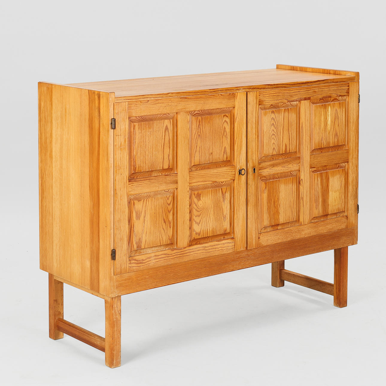 RASTAD & RELLING. Pine sideboard, front with doors, Mysen Møbelindustri ...