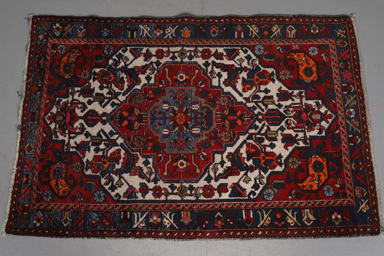 PERISKMATTA. Bakhtari, semiantik, 107 x161 cm.