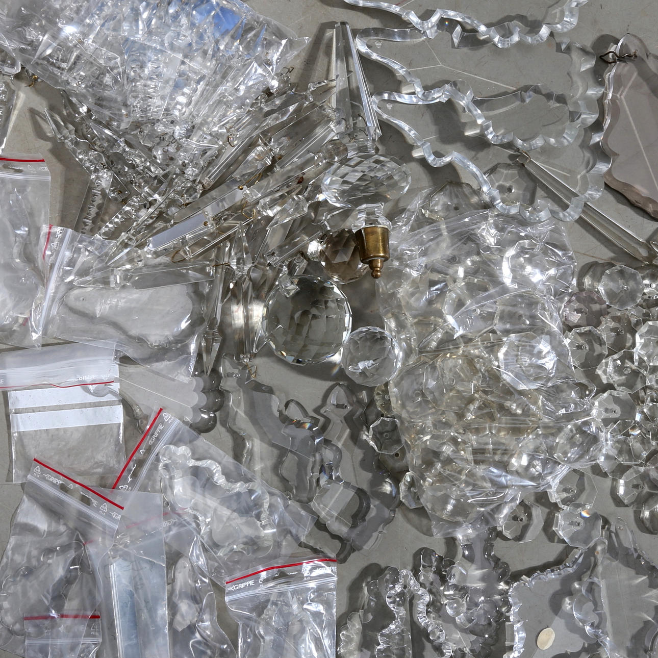 PARTI PRISMOR och LJUSKRONEDELAR.