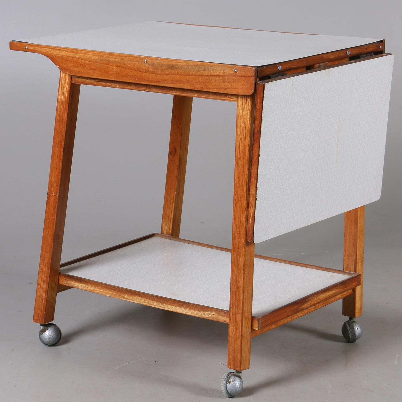 SERVERINGSVAGN, trä med Perstorpsplattor, "Virr varr", Sigvard Bernadotte, 1900-talets andra hälft.