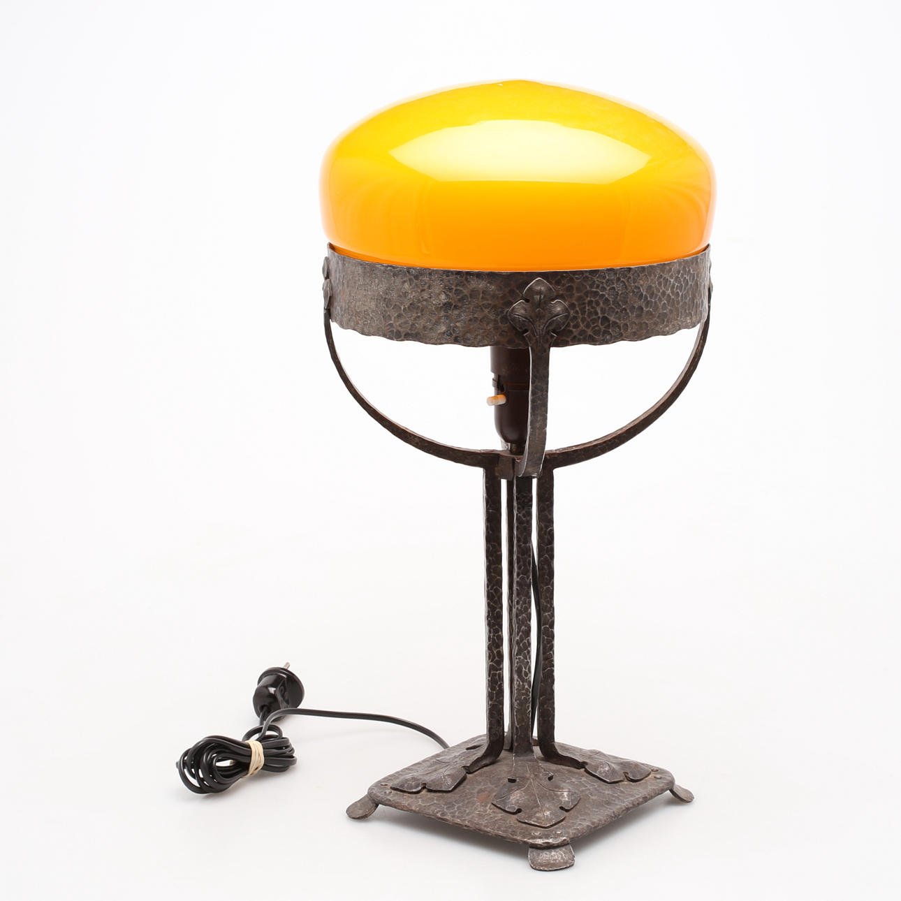 BORDSLAMPA, metall och glas, jugend, 1900-talets första hälft.