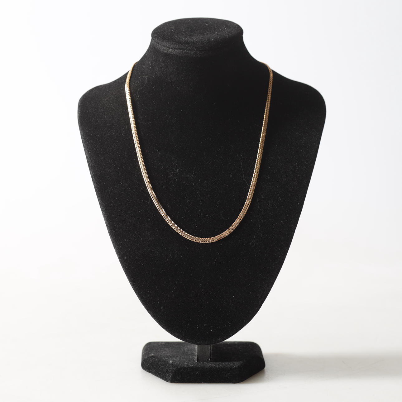 COLLIER, 18K guld. Totalvikt ca 11,2 gram.