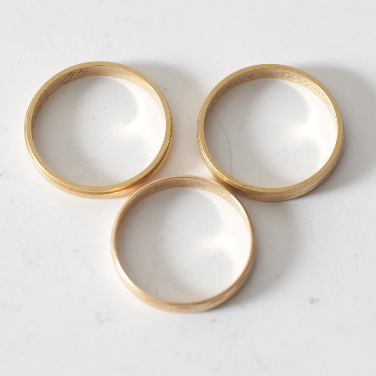 RINGAR, 3 st, 18K guld. Totalvikt ca 5,8 gram.