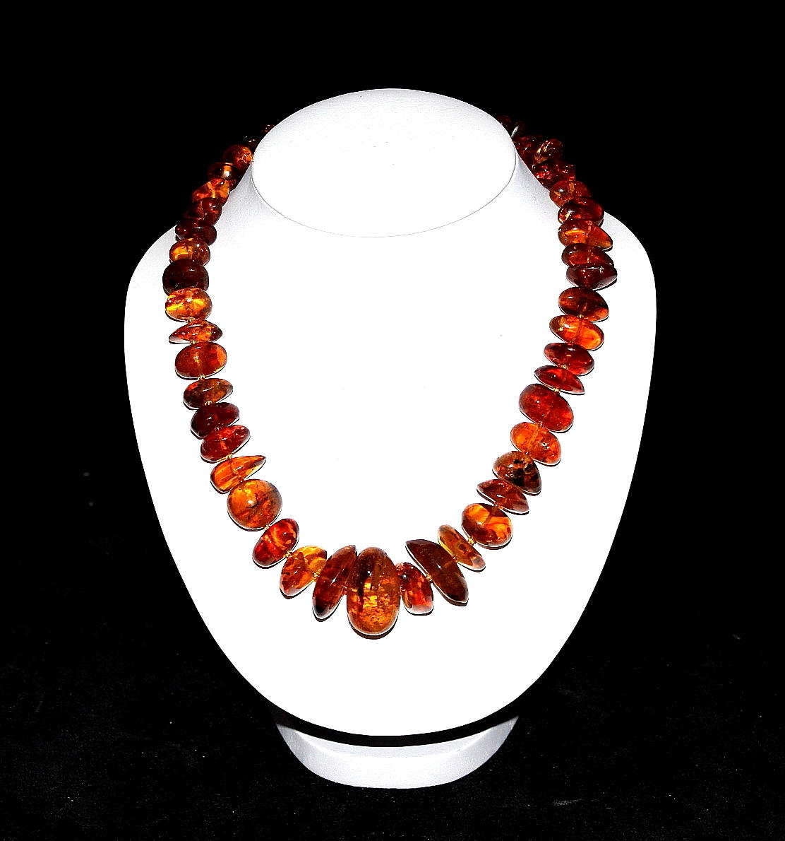 COLLIER, doserad bärnsten, från La Toca gruva Dominikanska Republiken med insekter inuti, ca 40-50 miljoner år gamla.