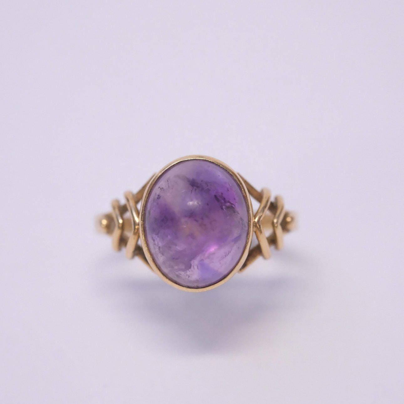 RING MED AMETIST , 18K GULD.