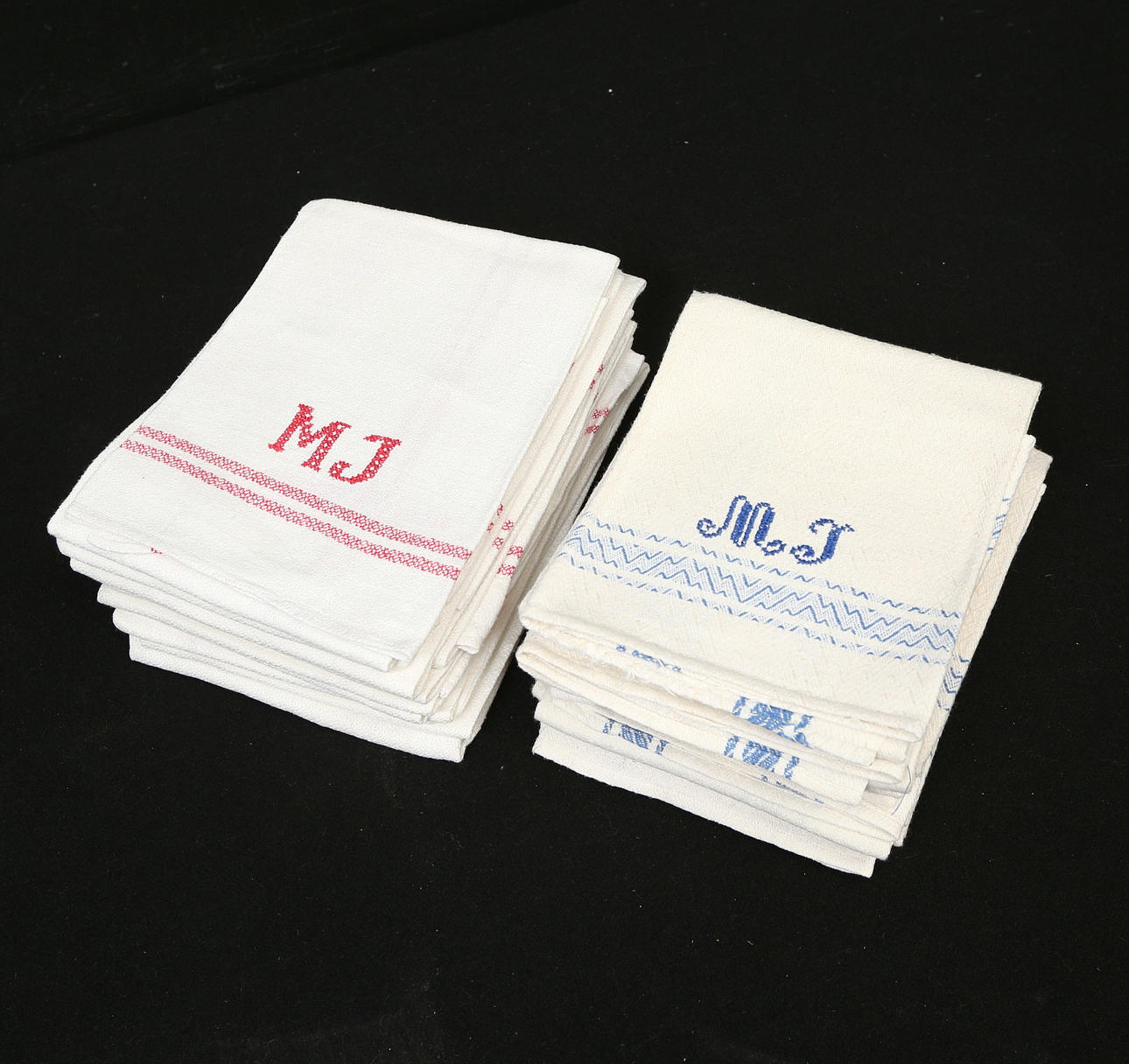HANDDUKAR, 12+11 st, monogram MJ, 1900-tal.