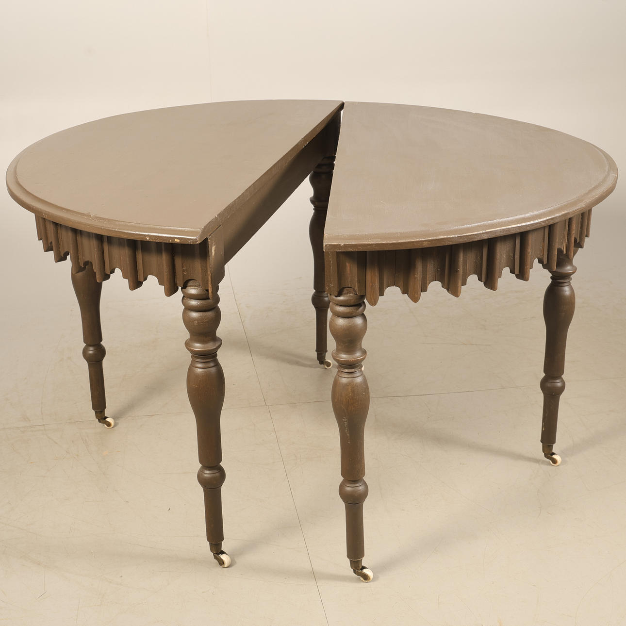 HALVMÅNEBORD, 2 delar, 1800-tal.