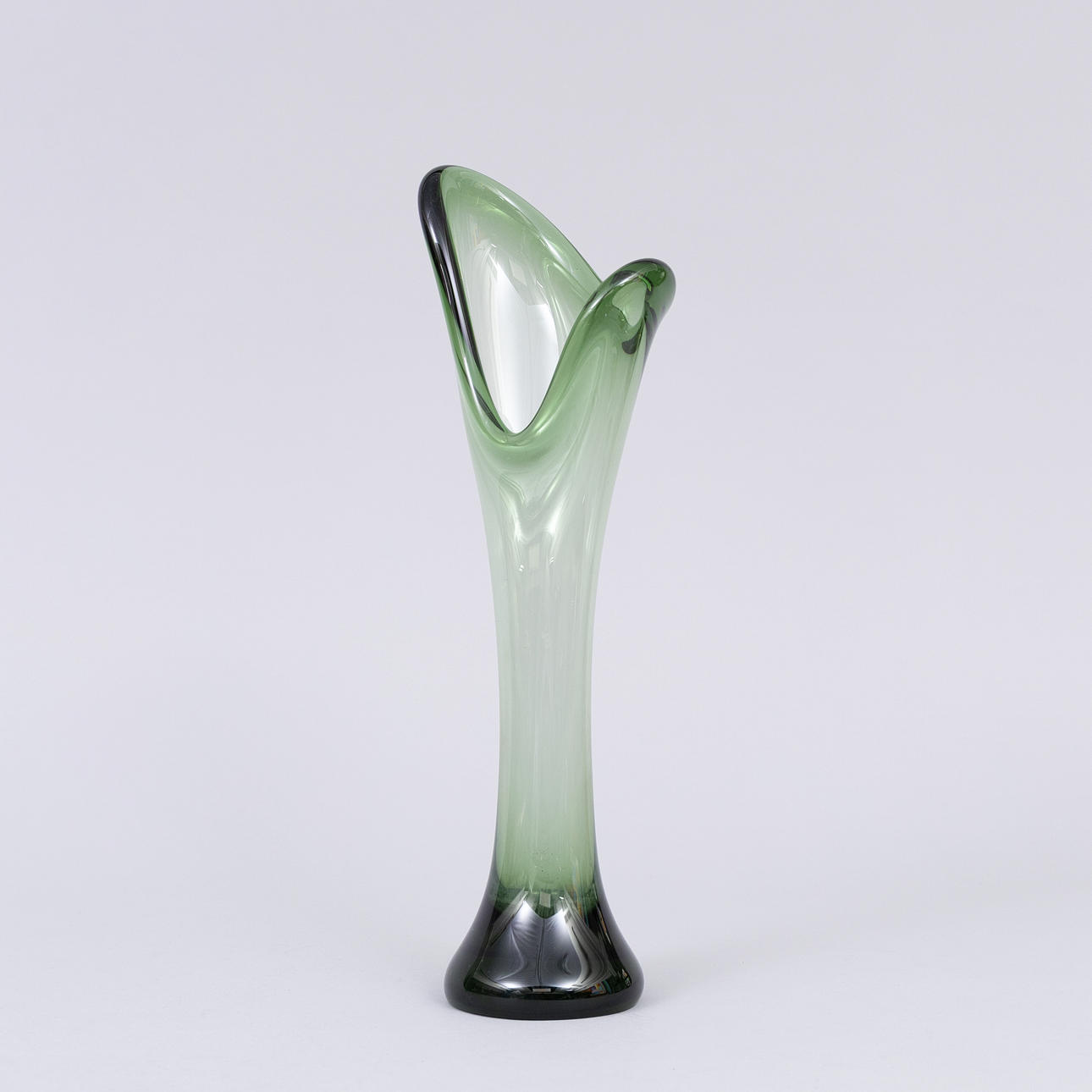 VAS, glas i grönt, osignerad.