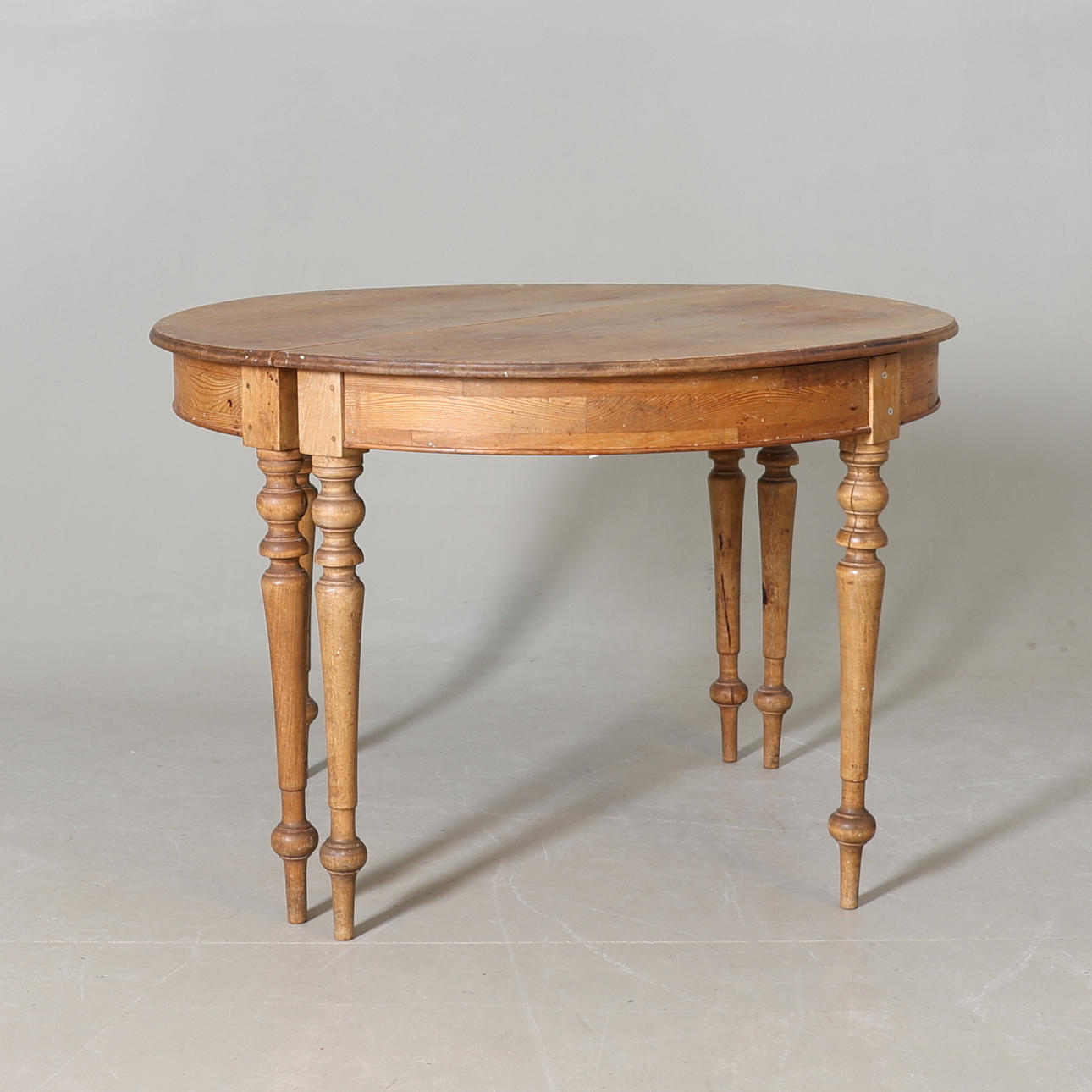 HALVMÅNEBORD, 1 par, 1800-/1900-tal.