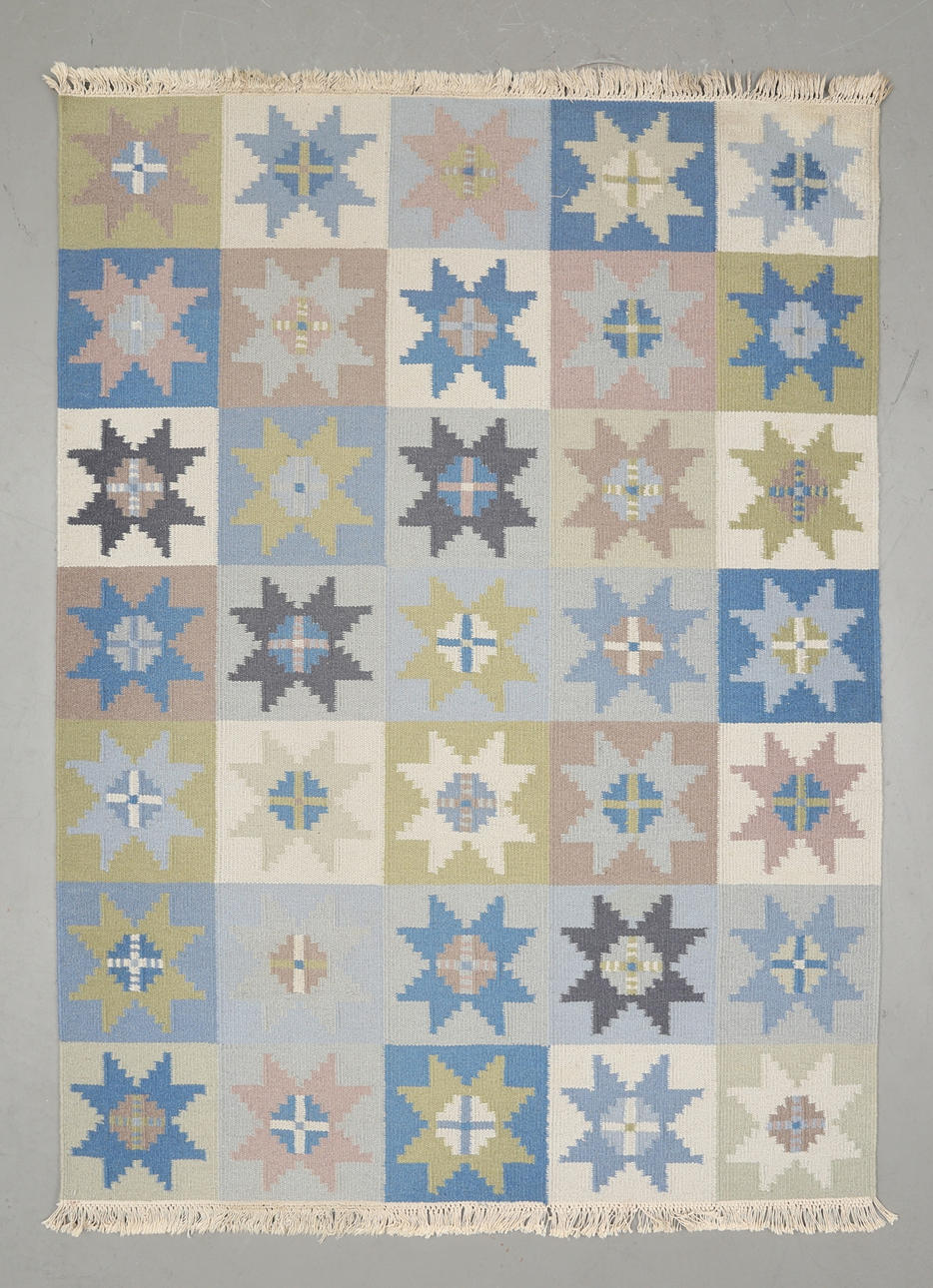 RÖLLAKANMATTA, 1900-talets andra hälft, mått 237x175 cm.