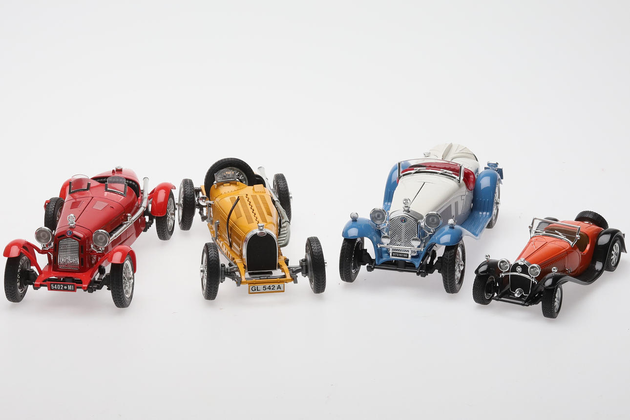 MODELLBILAR, Bugatti, Burago, 4 st.