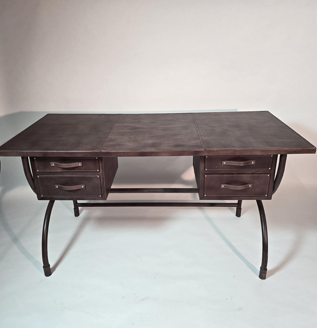 Office desk, round metal base, leather. Furniture - Desks - Auctionet