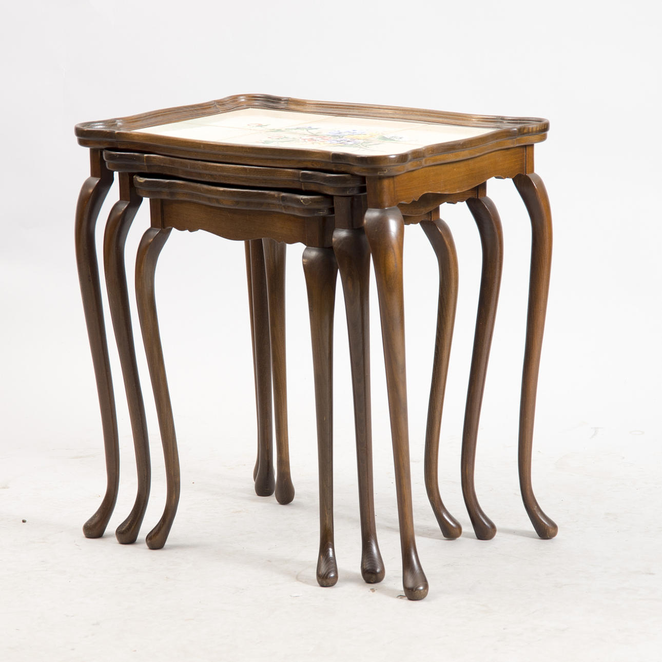 SATSBORD, 3 delar, mahogny med kakelskivor, rokokostil.