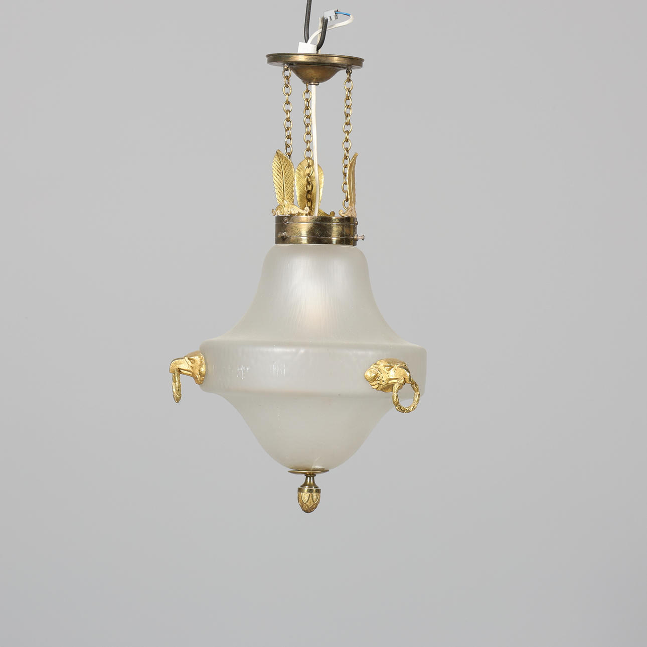 AMPEL, glas samt mässing, empirestil, 1900-tal.