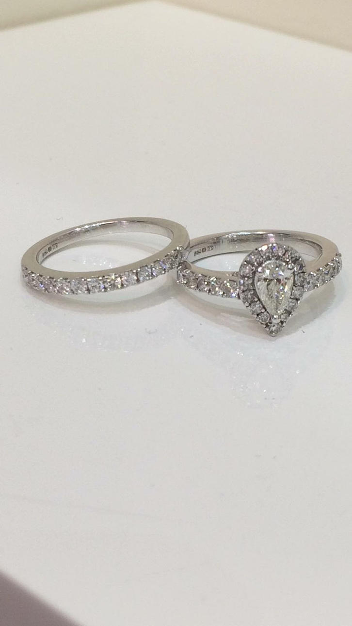 18CT VITGULD DIAMANT ENGAGEMANG & BRÖLLOP SET.