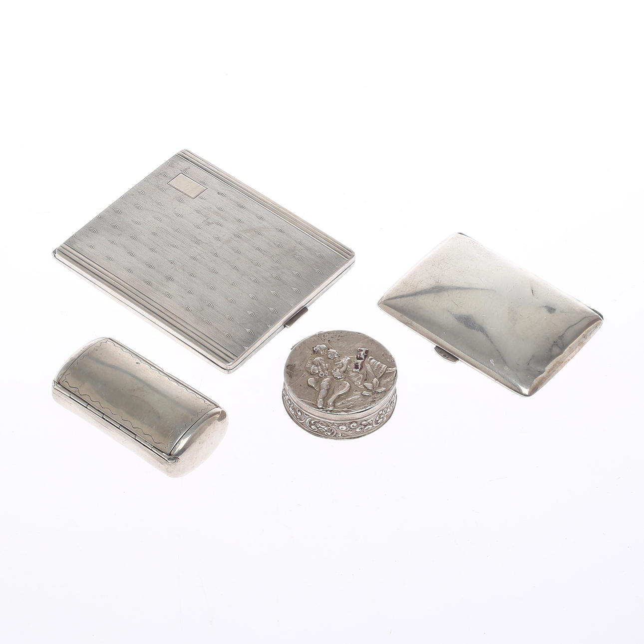 DOSOR 2 st samt CIGARETTETUIER 2 st, silver, 1900-tal.