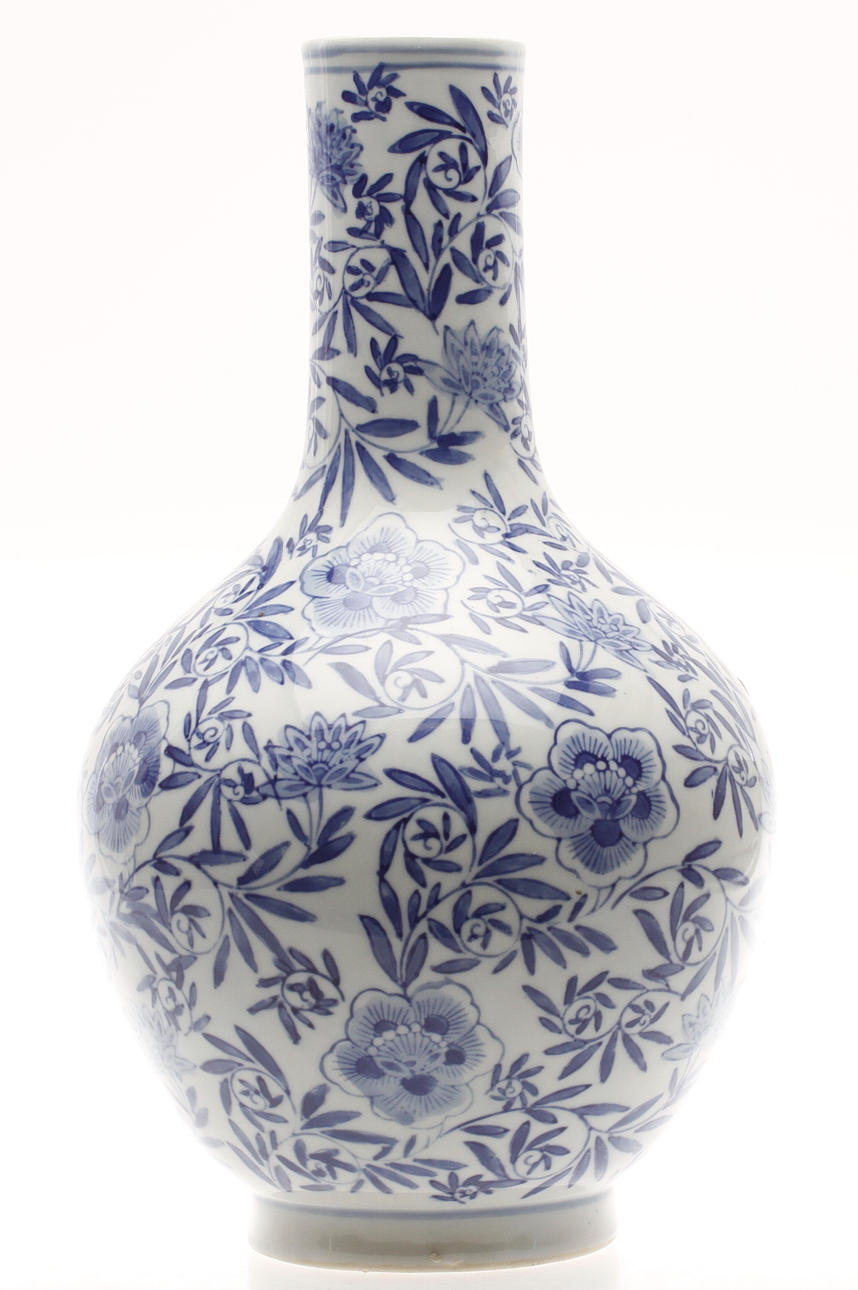 VAS, blå vit dekor, 1900/2000-tal.