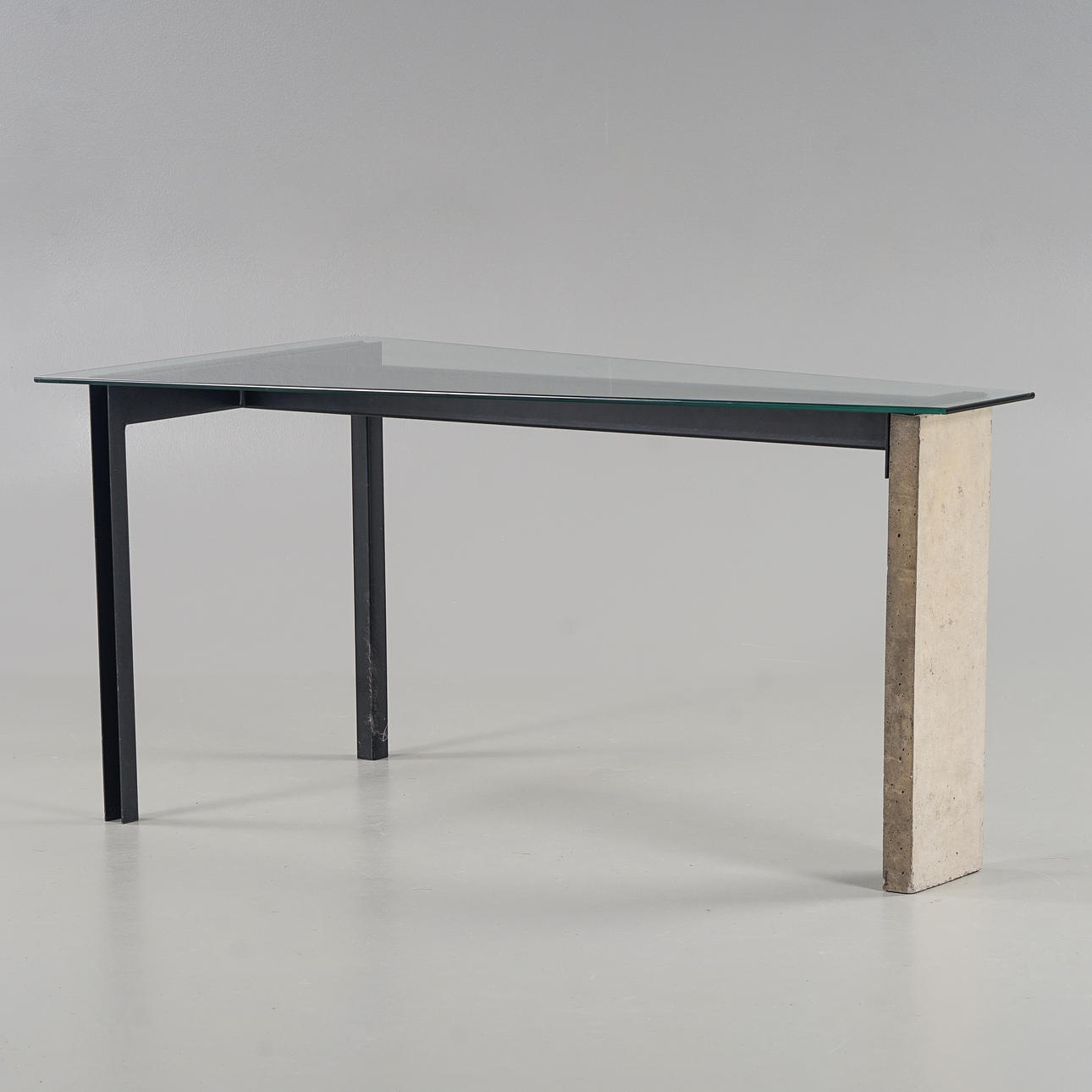 JONAS BOHLIN. "Concrete", bord, Källemo.