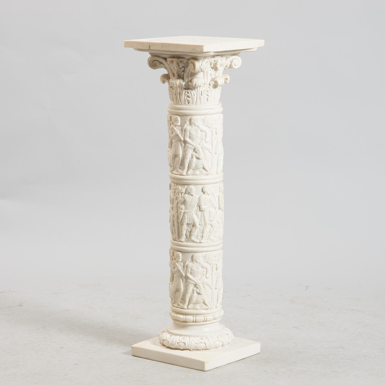 PIEDESTAL, dekor i relief, konstmassa.