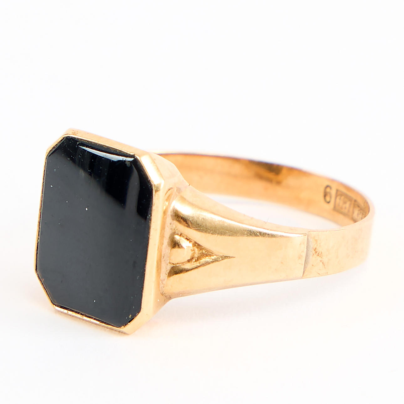 RING, guld 18K med svart onyx.