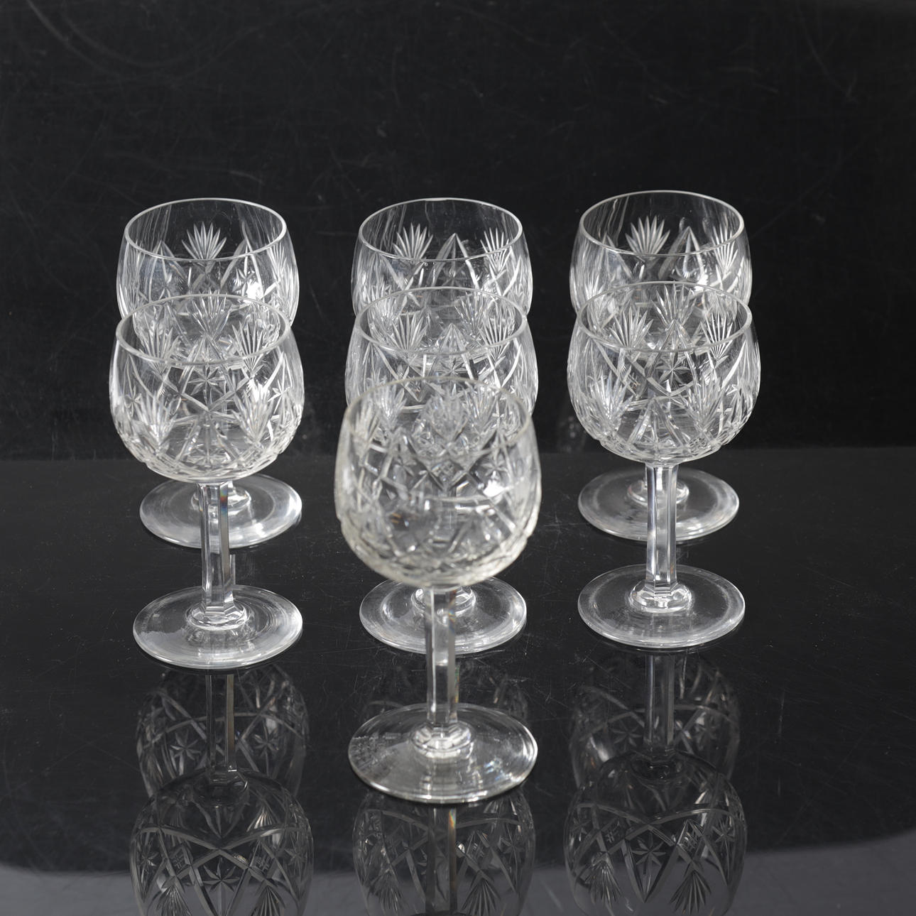 GLAS, 7 st. Slipad dekor, 1900-tal.