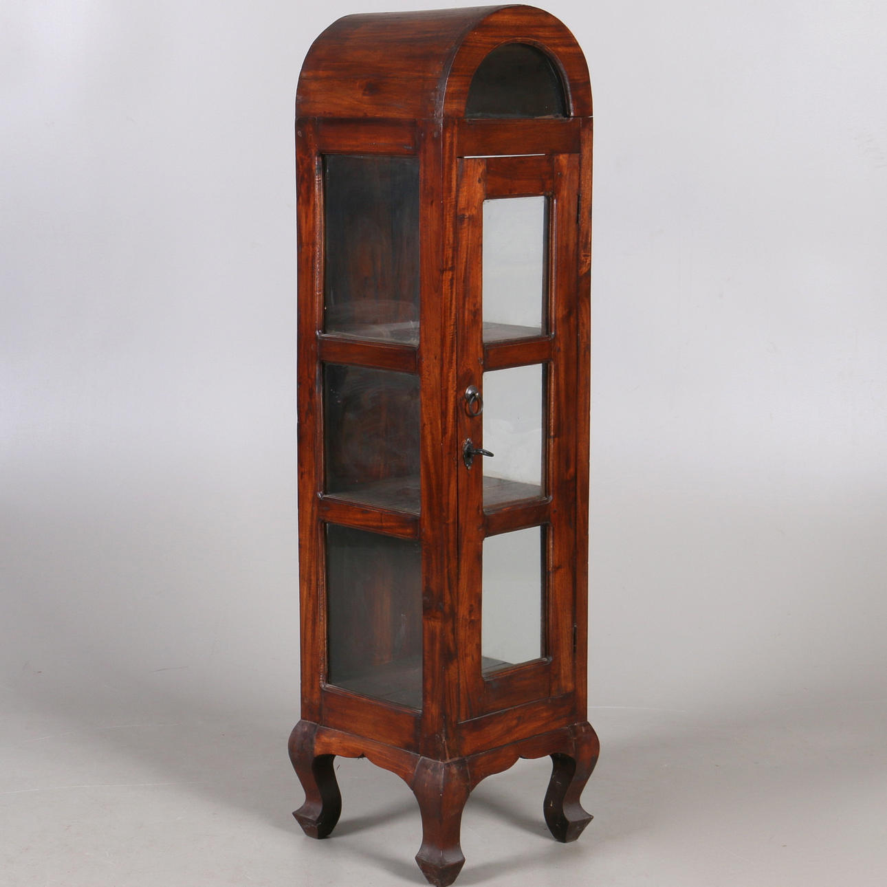 VITRINSKÅP, Indostil, samtida.