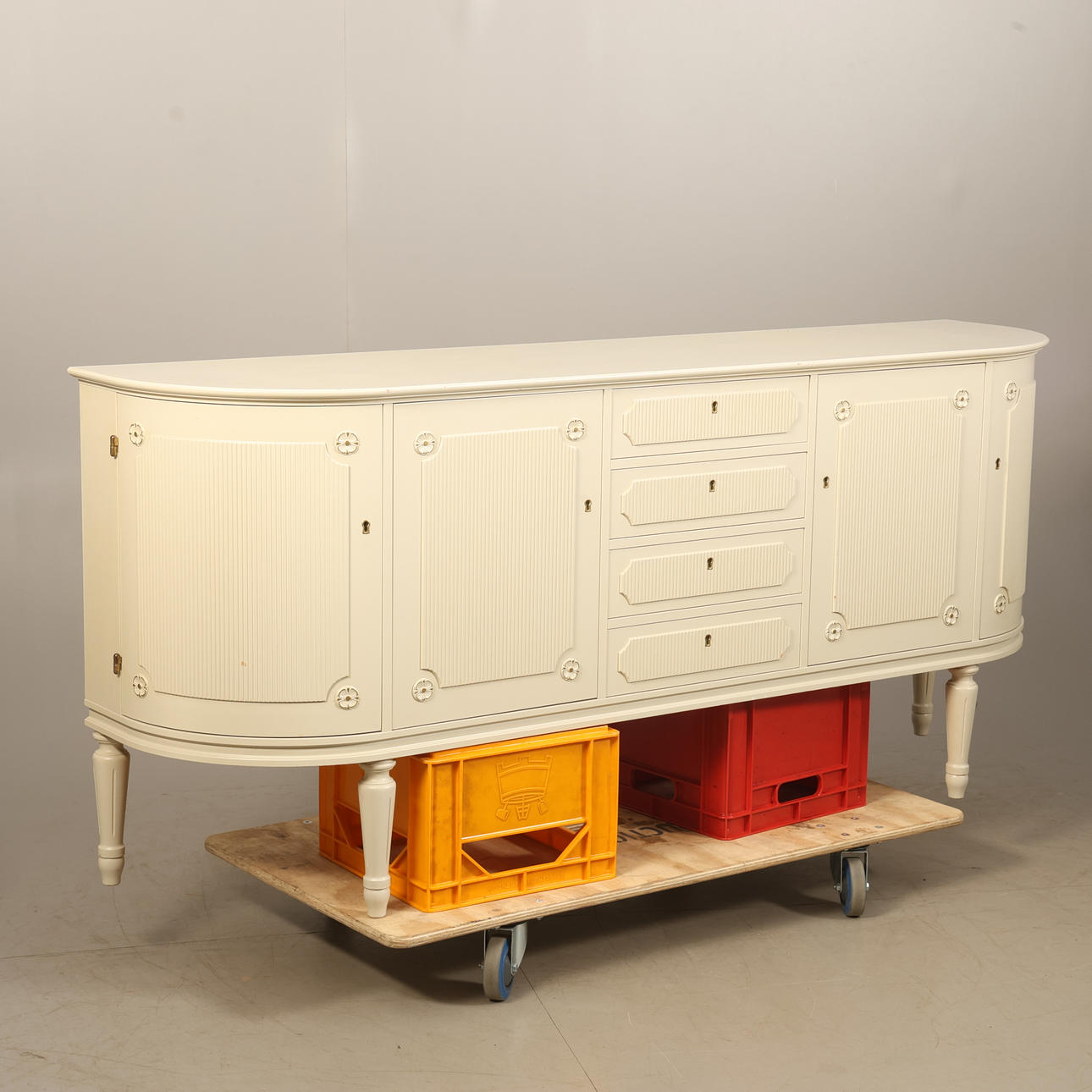 SIDEBOARD, Gustaviansk stil.